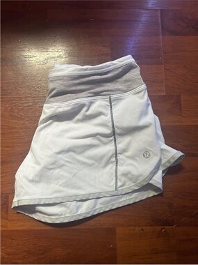 lululemon athletica White Women’s Shorts with Grey Waistband